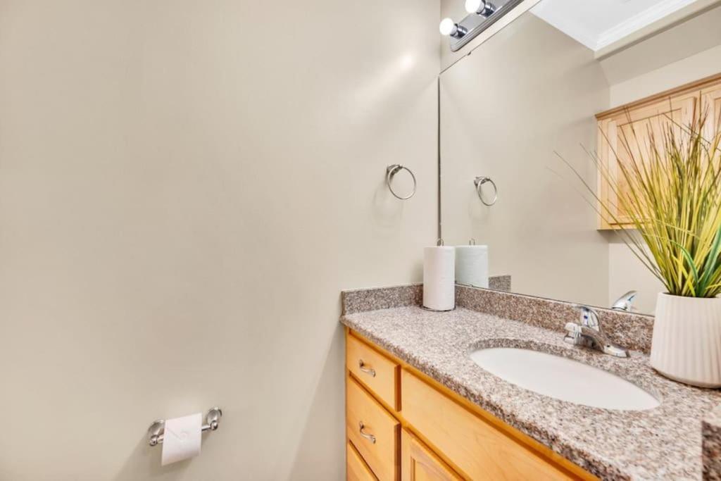 Cozy 2B Townhouse King Bed Free Parking Tv In Brs Villa Concord Buitenkant foto